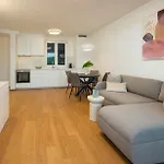 Center With Private Garage Апартаменти Пула