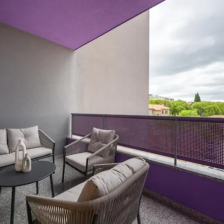 Apartment Center With Garage Parking Pula