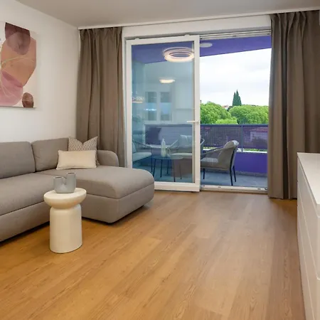 Center With Garage Parking Apartment