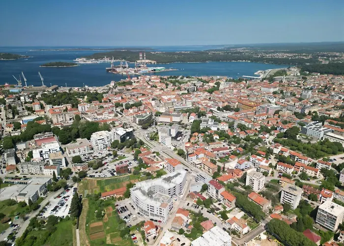 Center With Private Garage Lejlighed Pula