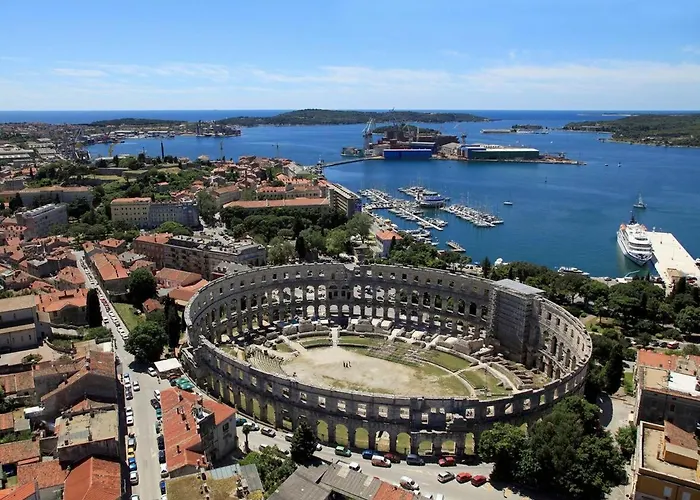 Center With Private Garage * Pula
