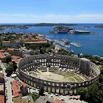 Center With Private Garage * Pula