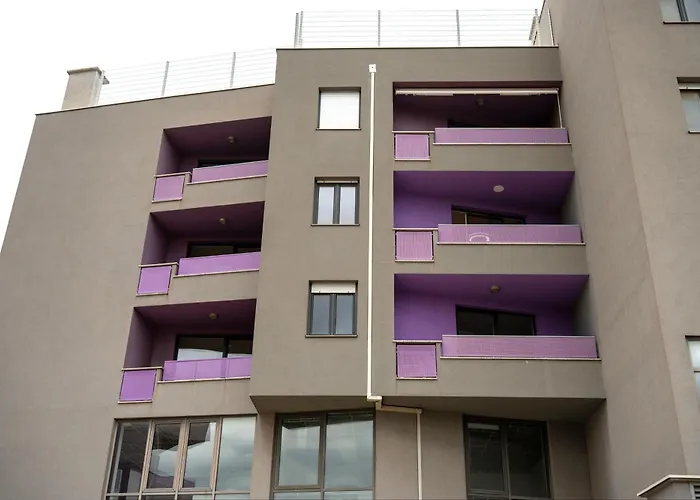 Center With Private Garage بولا