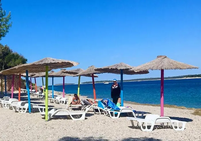 Center With Private Garage شقة بولا